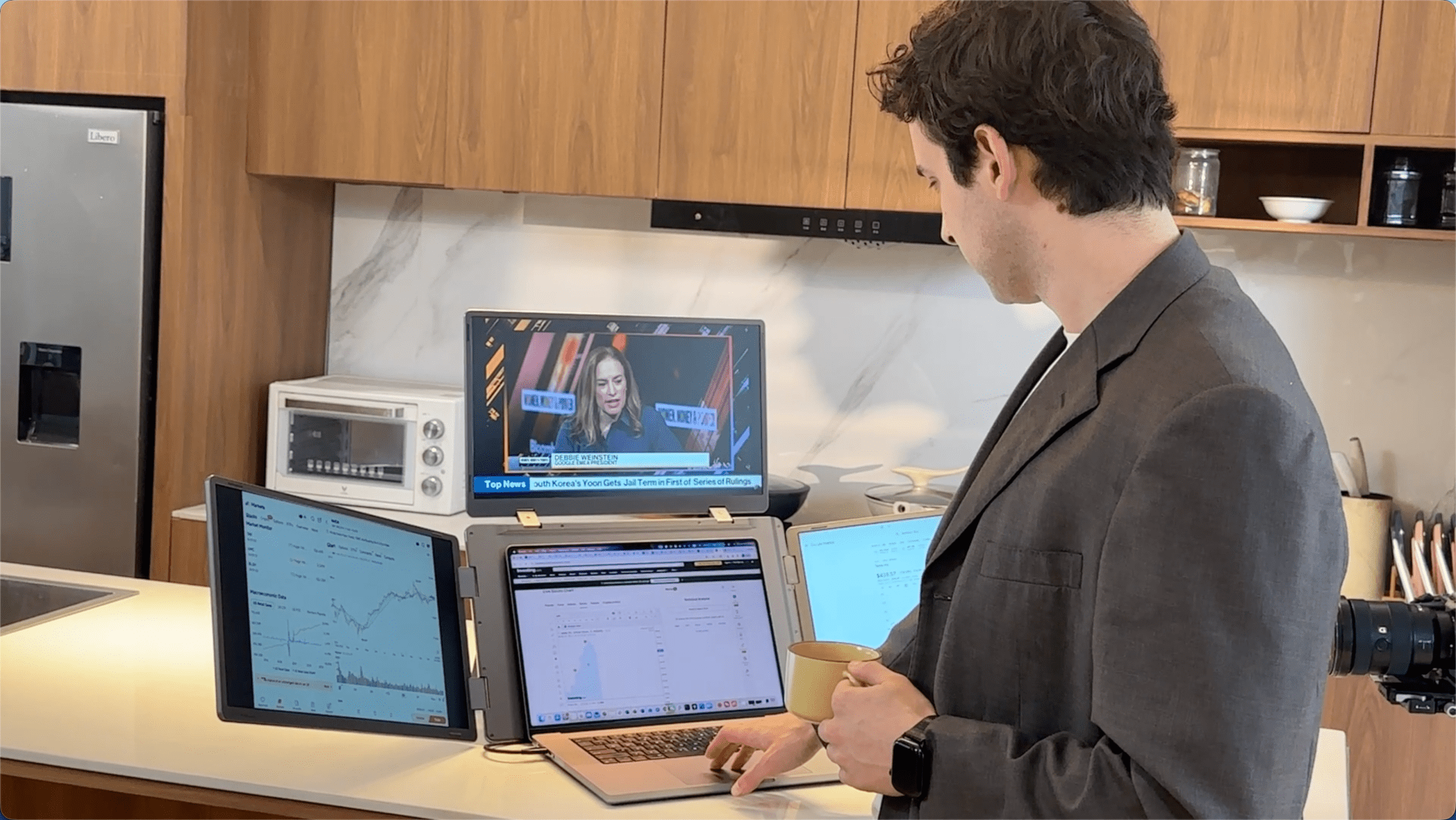 MagHub Quad Max 18.5" Portable Monitor - INVZI